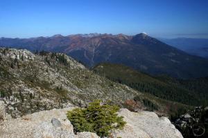 The Gibson Peak area of the Trinity Alps, Mount Shasta in the distance. Trinity Alps, Monument Peak - Nov2007 053 (Custom)